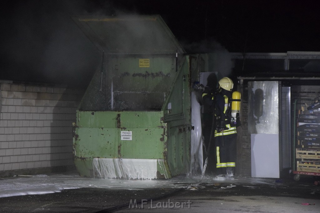 Feuer Papp Presscontainer Koeln Hoehenberg Bochumerstr P116.JPG - Miklos Laubert